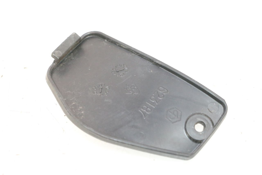 photo de KLAPKA INSPEKCYJNA PRZEDNIA PIAGGIO MP3 RL 250 (2006 - 2010) - Szczegół części