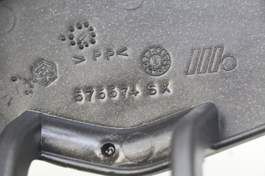 photo de PRZEDNIA KLAPKA INSPEKCYJNA PIAGGIO X9 EVOLUTION 500 (2003 - 2005) - Szczegół części