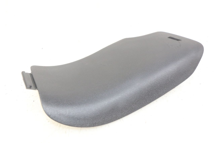 photo de PRAWY OTWÓR INSPEKCYJNY PEUGEOT ELYSEO 125 (1999 - 2004) - Inny kąt widzenia