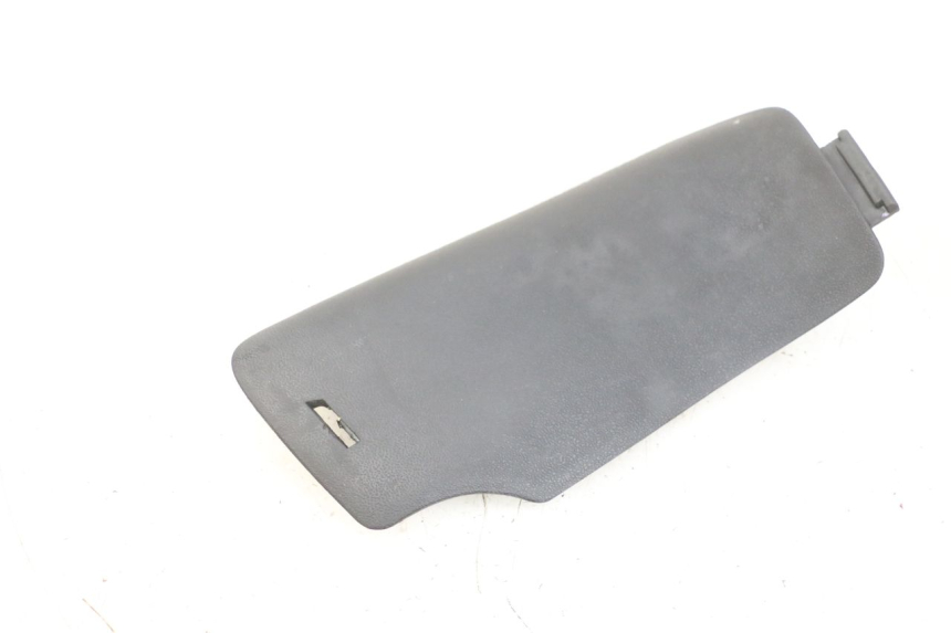 photo de PRAWY OTWÓR INSPEKCYJNY PEUGEOT ELYSEO 125 (1999 - 2004) - Inny kąt widzenia