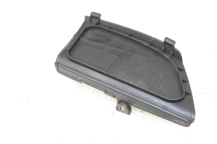 photo de PRAWY WŁAZ INSPEKCYJNY HONDA FES S-WING SWING ABS 125 (2007 - 2015) - Szczegół części