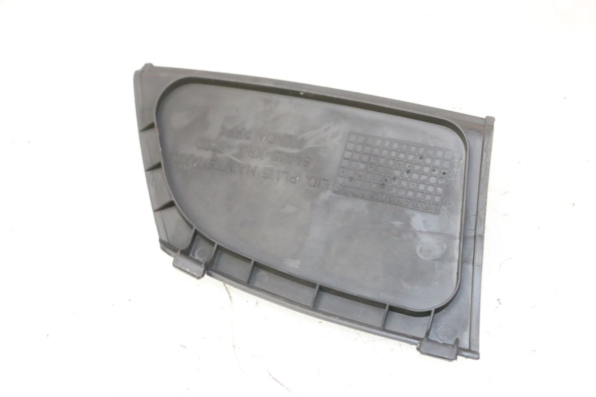 photo de PRAWY WŁAZ INSPEKCYJNY HONDA FES S-WING SWING ABS 125 (2007 - 2015) - Szczegół części