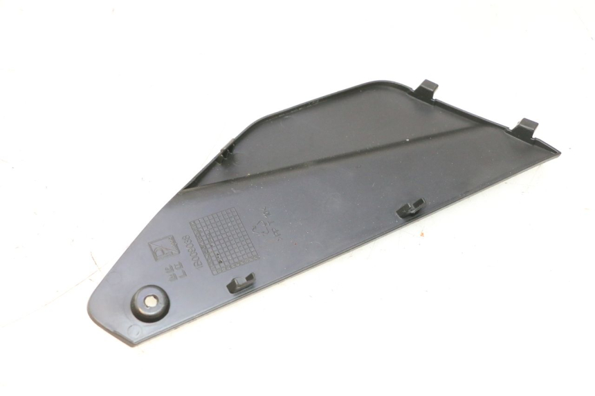 photo de PRAWA KLAPA INSPEKCYJNA PIAGGIO MP3 HPE 530 (2022 - 2026) - Zbliżenie techniczne