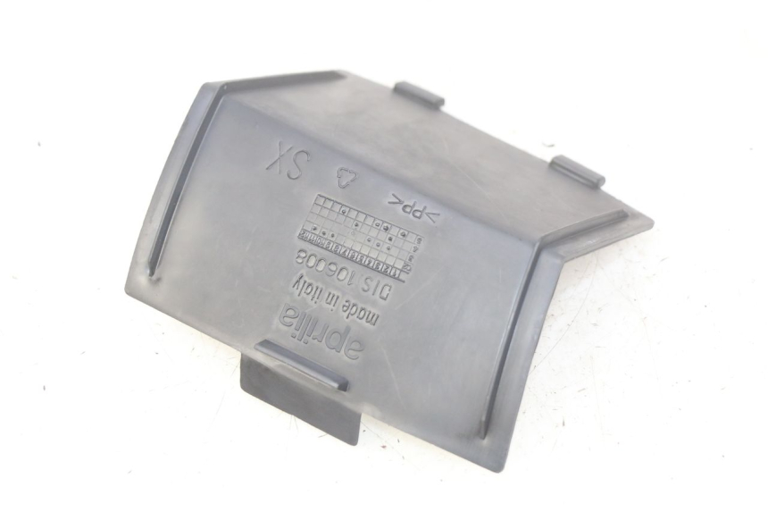 photo de KLAPKA INSPEKCYJNA LEWA APRILIA ATLANTIC 125 (2003 - 2009) - Inny kąt widzenia