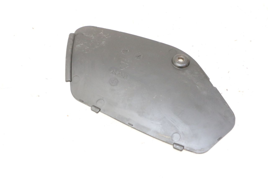 photo de KLAPKA INSPEKCYJNA LEWA PIAGGIO MP3 LT 300 (2010 - 2016) - Zoom stanu zużycia