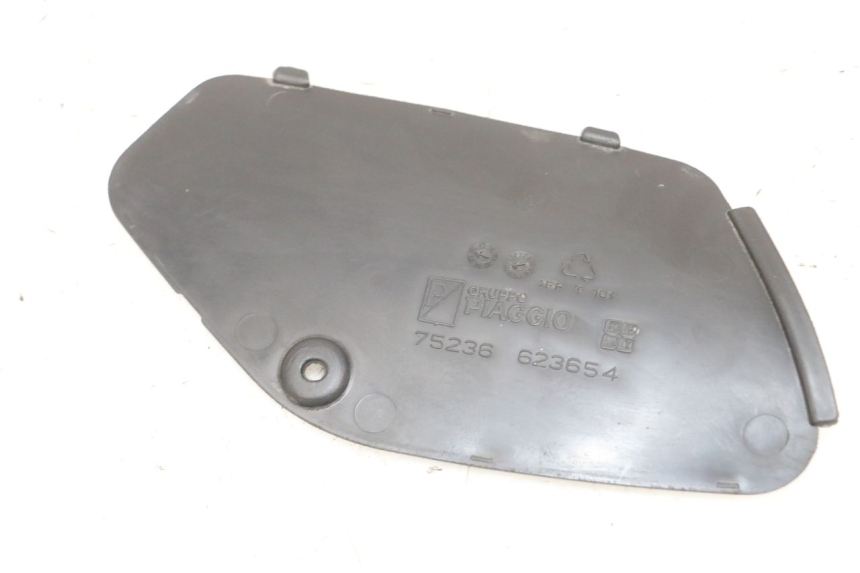 photo de KLAPKA INSPEKCYJNA LEWA PIAGGIO XEVO - X EVO 125 (2007 - 2017) - Szczegół części