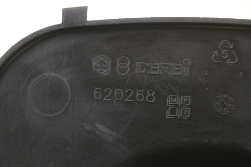 photo de KLAPKA INSPEKCYJNA PIAGGIO X8 125 (2004 - 2007) - Zbliżenie techniczne