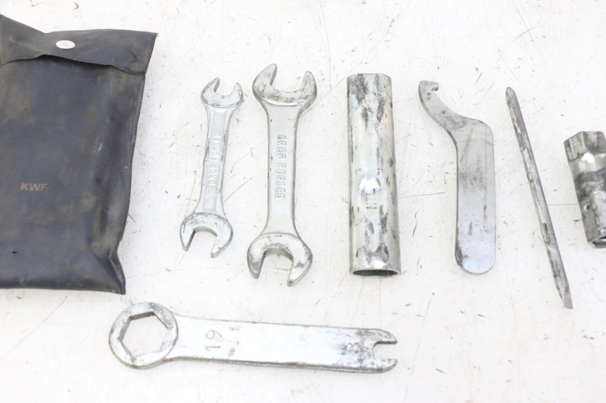 photo de ZESTAW NARZĘDZI HONDA CBF 125 (2009 - 2015) - Szczegóły charakterystyczne