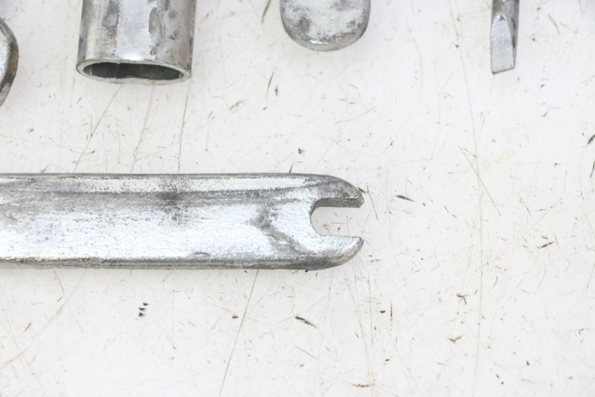 photo de ZESTAW NARZĘDZI HONDA CBF 125 (2009 - 2015) - Zbliżenie techniczne