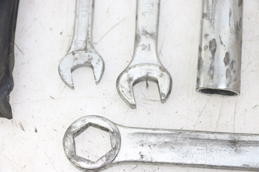 photo de ZESTAW NARZĘDZI HONDA CBF 125 (2009 - 2015) - Widok ogólny