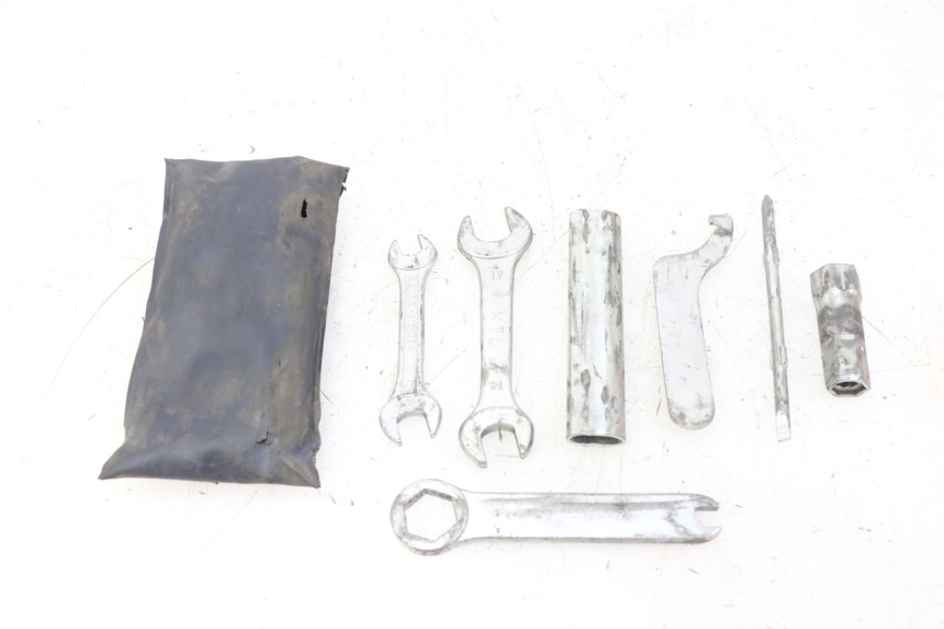 photo de ZESTAW NARZĘDZI HONDA CBF 125 (2009 - 2015) - Część sprawdzona