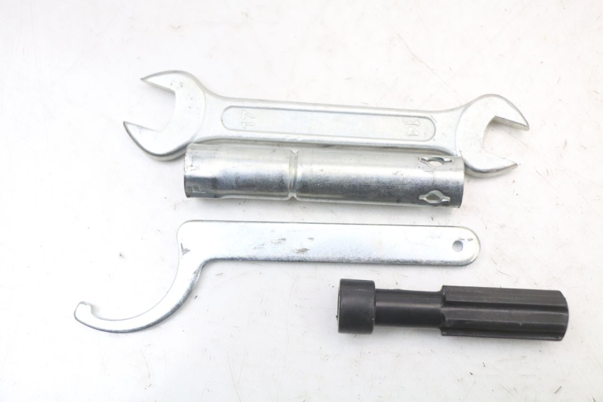 photo de ZESTAW NARZĘDZI KYMCO DINK STREET ABS 125 (2011 - 2018) - Inny kąt widzenia