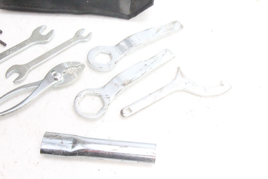 photo de ZESTAW NARZĘDZI KAWASAKI ER-6 ER6 F ABS 650 (2012 - 2016) - Zbliżenie techniczne