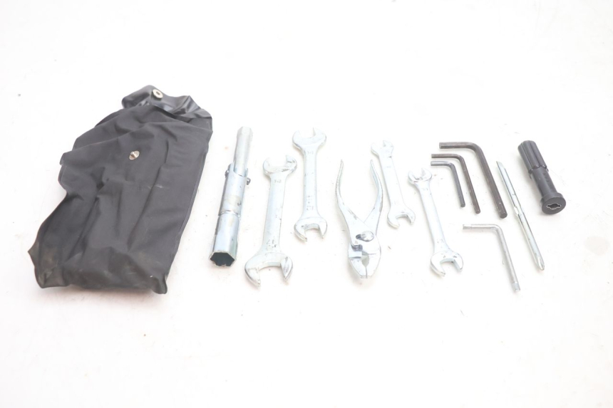 photo de ZESTAW NARZĘDZI YAMAHA FJR 1300 (2001 - 2005) - Szczegół części