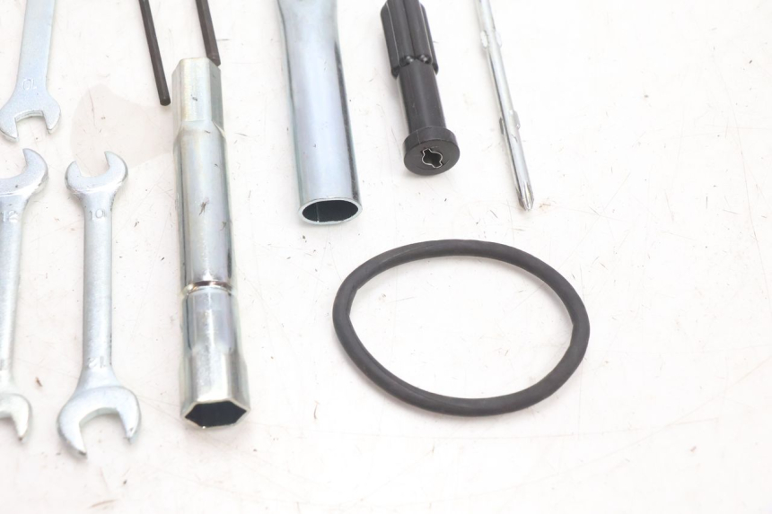 photo de ZESTAW NARZĘDZI YAMAHA FZ8 800 (2010 - 2016) - Inny kąt widzenia