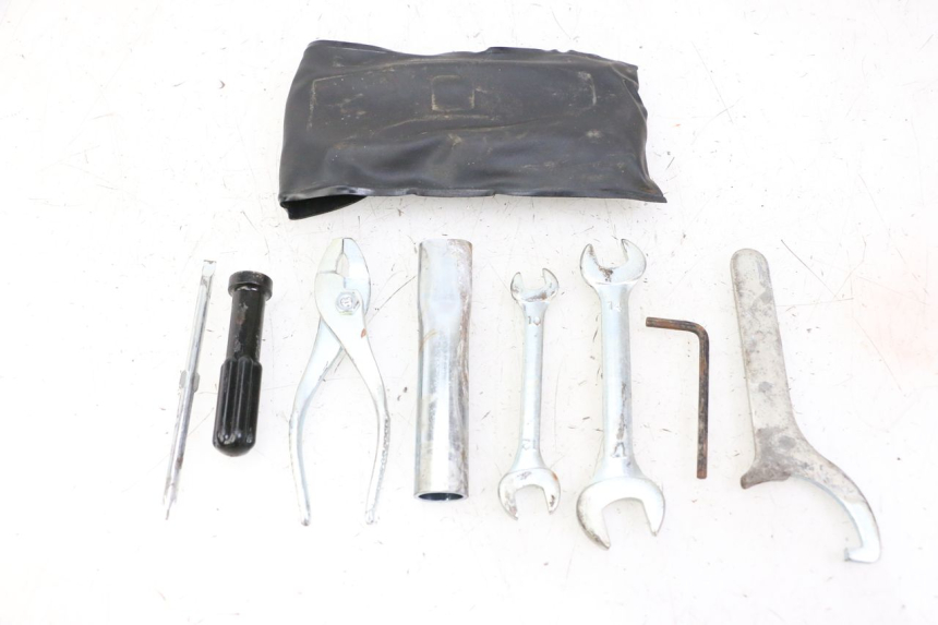 photo de ZESTAW NARZĘDZI SUZUKI GSR 750 (2011 - 2017) - Zbliżenie techniczne