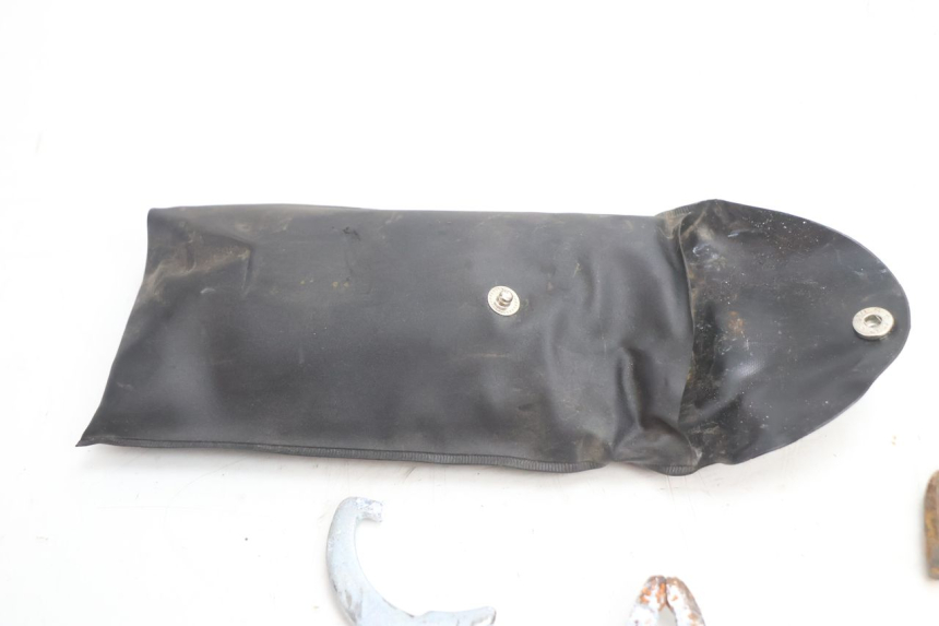 photo de ZESTAW NARZĘDZI SUZUKI GSR 600 (2005 - 2012) - Szczegół części