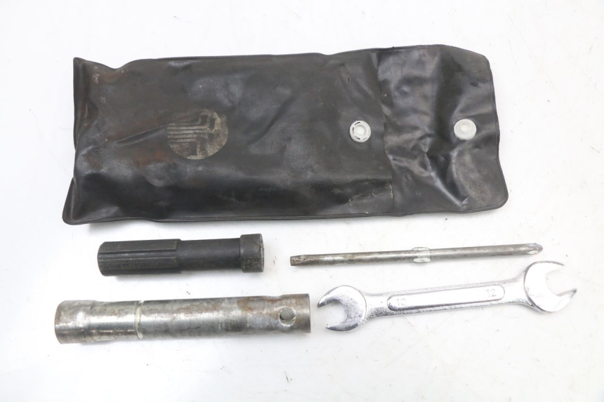 photo de ZESTAW NARZĘDZI HYOSUNG GTR 125 (2006 - 2008) - Widok główny