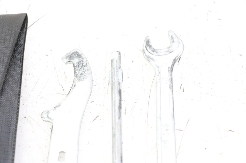 photo de ZESTAW NARZĘDZI HONDA FES S-WING SWING ABS 125 (2007 - 2015) - Inny kąt widzenia