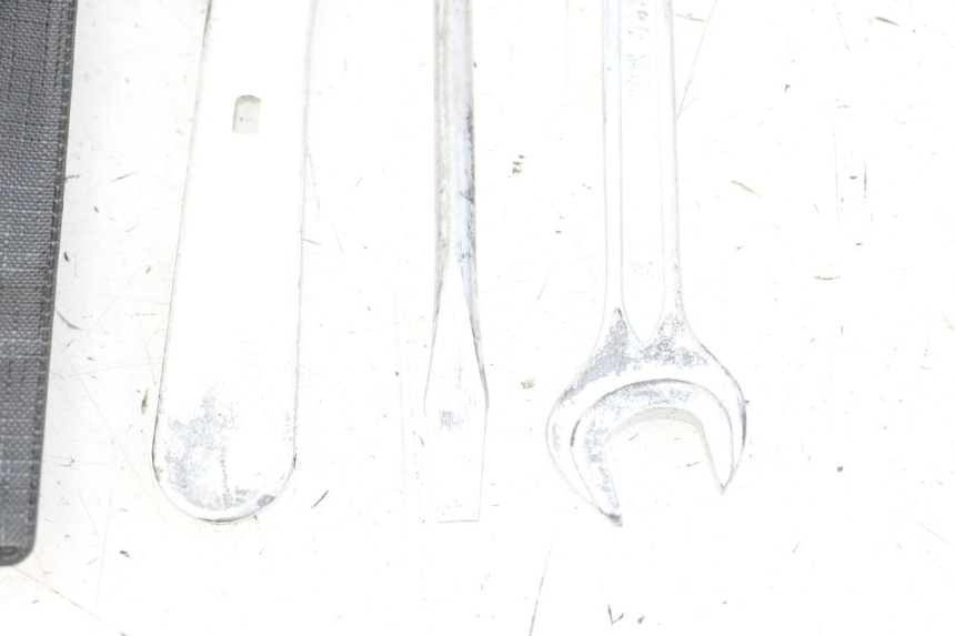 photo de ZESTAW NARZĘDZI HONDA FES S-WING SWING ABS 125 (2007 - 2015) - Zbliżenie techniczne