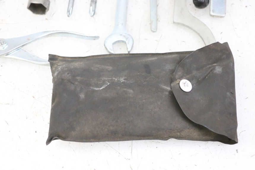 photo de ZESTAW NARZĘDZI KAWASAKI ZR7 ZR-7 S 750 (1999 - 2004) - Inny kąt widzenia