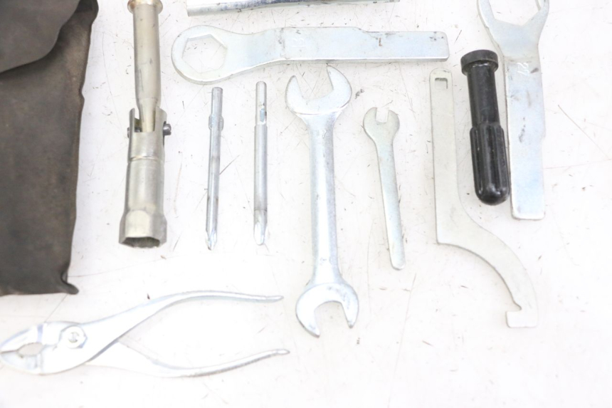 photo de ZESTAW NARZĘDZI KAWASAKI ZR7 ZR-7 S 750 (1999 - 2004) - Punkty mocowania