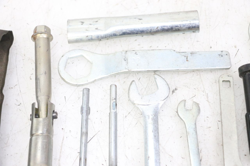 photo de ZESTAW NARZĘDZI KAWASAKI ZR7 ZR-7 S 750 (1999 - 2004) - Stan powierzchni