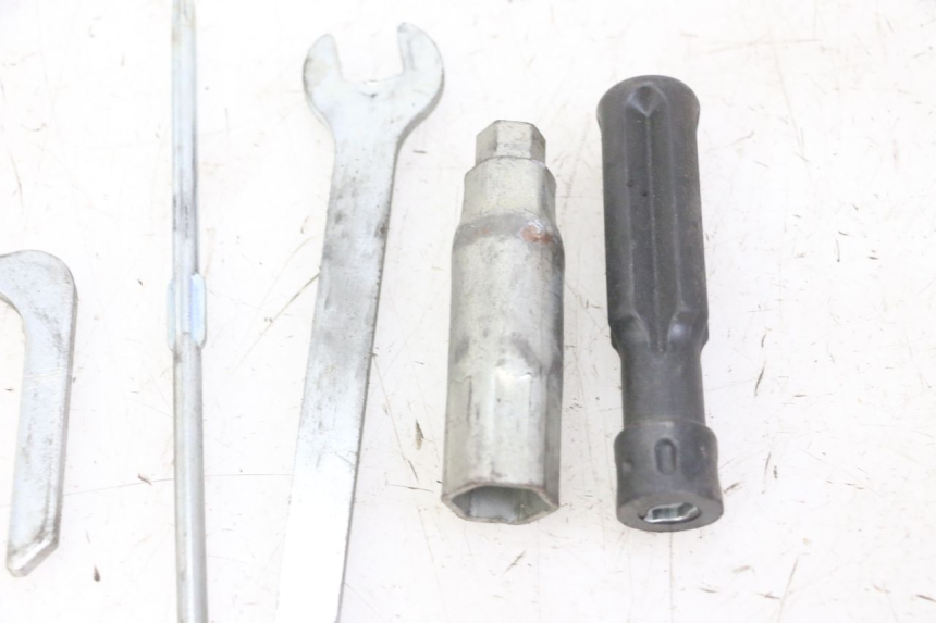 photo de ZESTAW NARZĘDZI PIAGGIO MP3 LT 300 (2010 - 2016) - Szczegół części