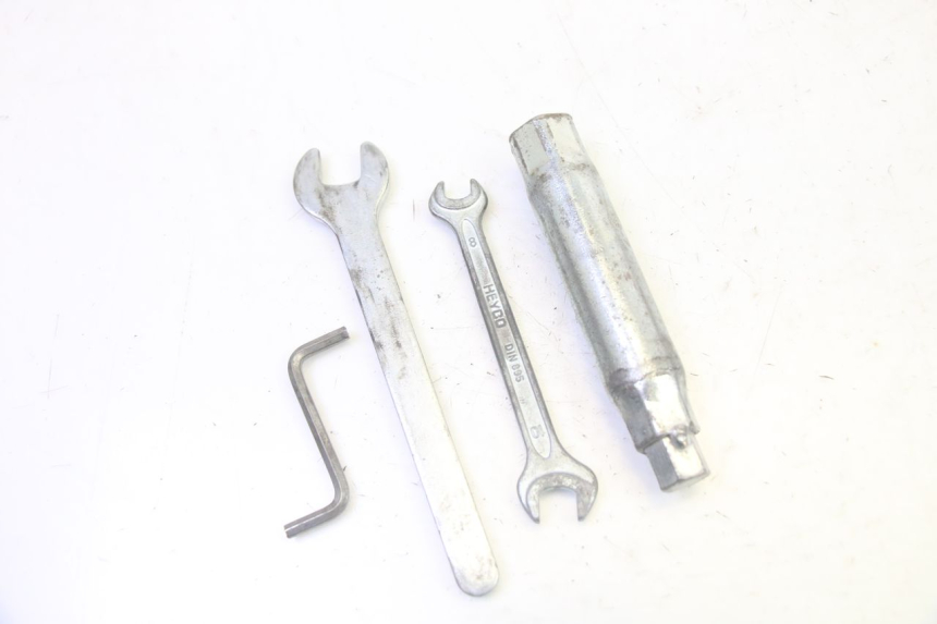 photo de ZESTAW NARZĘDZI PIAGGIO MP3 500 (2011 - 2015) - Szczegół części