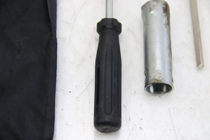 photo de ZESTAW NARZĘDZI JM MOTORS OLDIES 4T 50 (2010 - 2020) - Zoom stanu zużycia