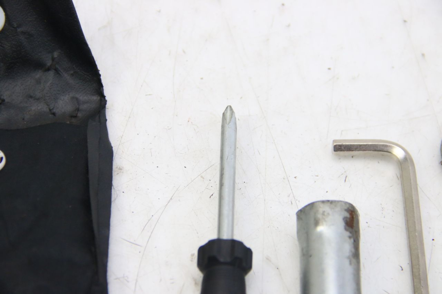 photo de ZESTAW NARZĘDZI JM MOTORS OLDIES 4T 50 (2010 - 2020) - Inny kąt widzenia