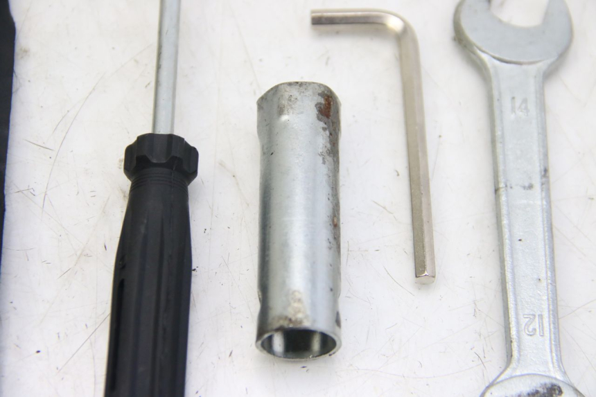 photo de ZESTAW NARZĘDZI JM MOTORS OLDIES 4T 50 (2010 - 2020) - Zbliżenie techniczne