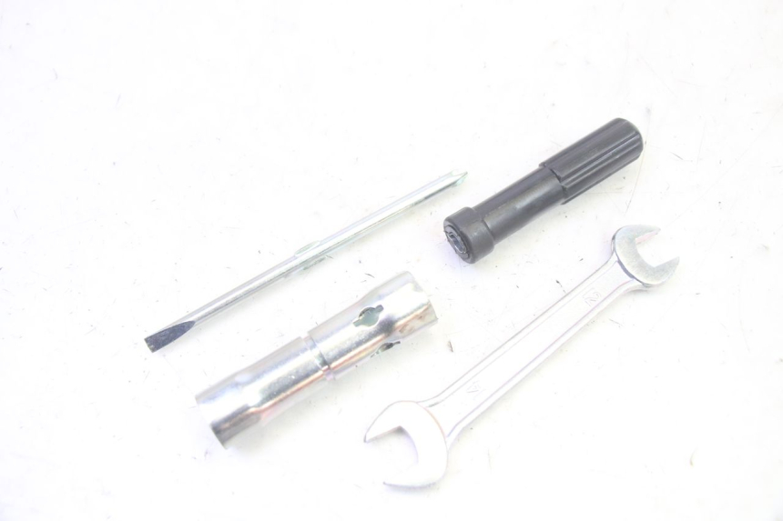 photo de ZESTAW NARZĘDZI JM MOTORS SANTANA EVO 50 (2024 - 2026) - Szczegół części