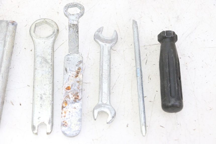 photo de ZESTAW NARZĘDZI HONDA SCV LEAD 100 (2003 - 2007) - Zbliżenie techniczne