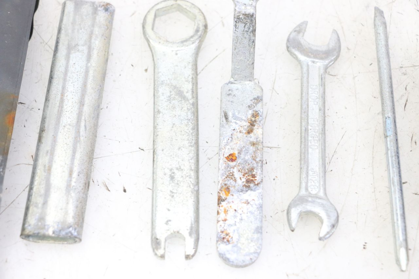 photo de ZESTAW NARZĘDZI HONDA SCV LEAD 100 (2003 - 2007) - Widok ogólny