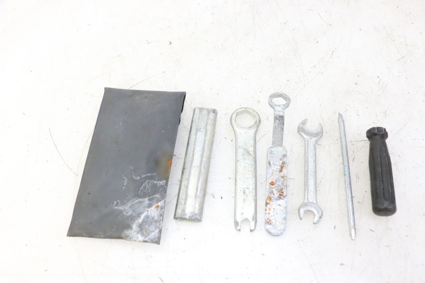 photo de ZESTAW NARZĘDZI HONDA SCV LEAD 100 (2003 - 2007) - Stan powierzchni