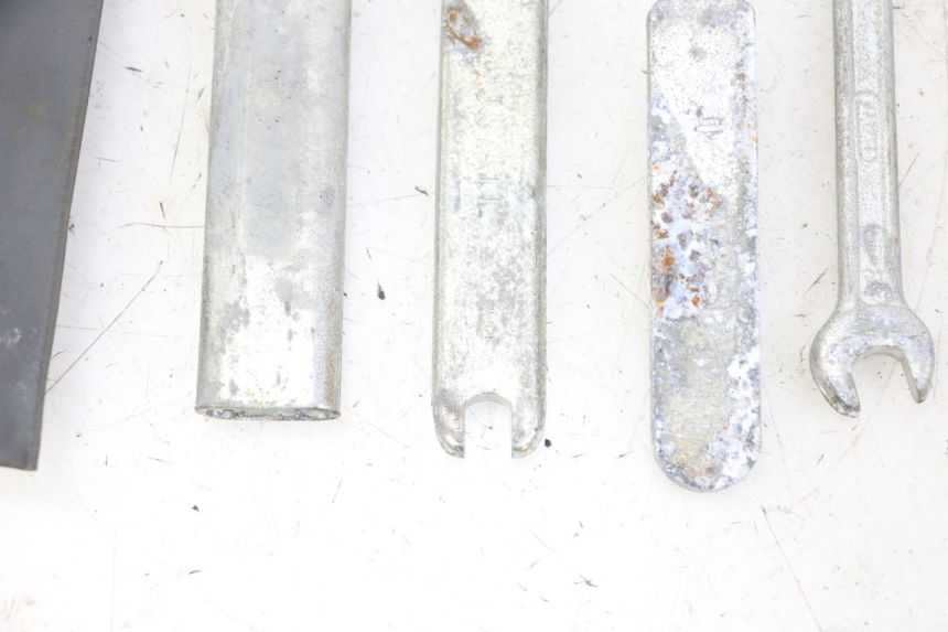 photo de ZESTAW NARZĘDZI HONDA SCV LEAD 100 (2003 - 2007) - Oznaczenia i referencje