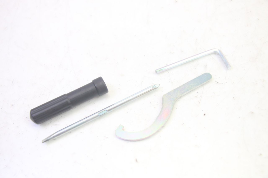 photo de ZESTAW NARZĘDZI YAMAHA TRICITY 300 (2020 - 2024) - Inny kąt widzenia