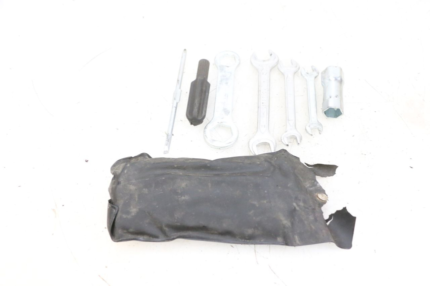 photo de ZESTAW NARZĘDZI YAMAHA TZR 50 (2008 - 2016) - Inny kąt widzenia