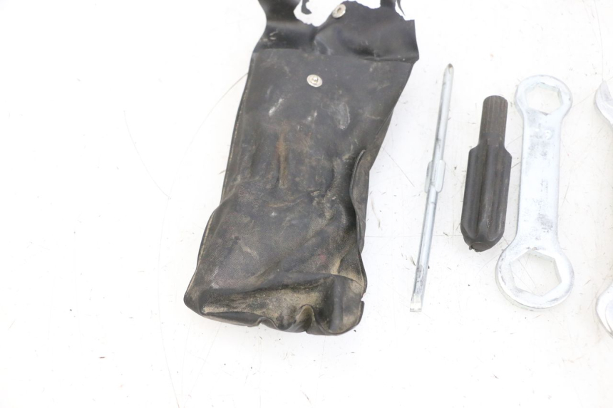 photo de ZESTAW NARZĘDZI YAMAHA TZR 50 (2008 - 2016) - Zbliżenie techniczne