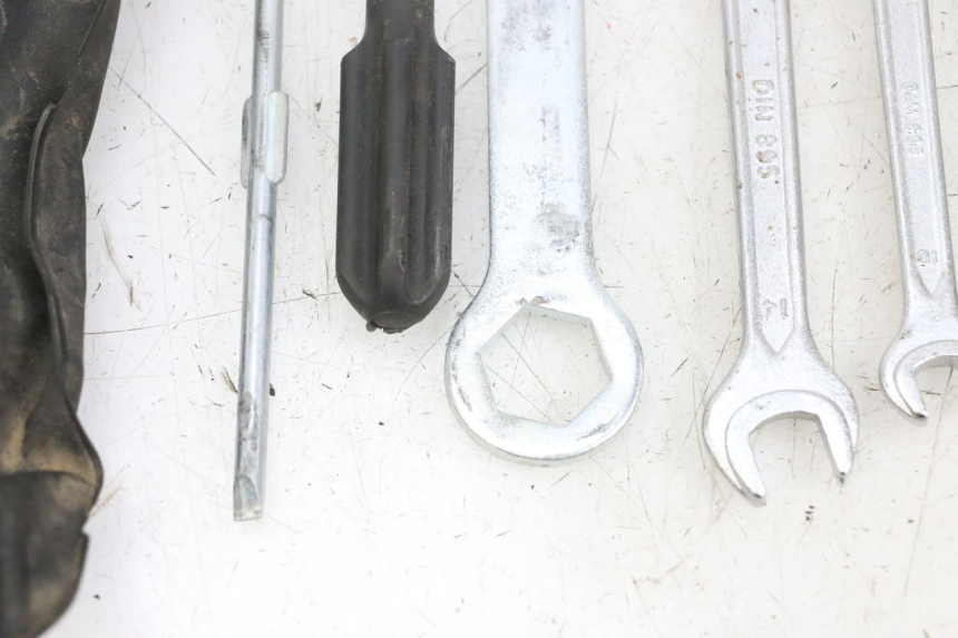 photo de ZESTAW NARZĘDZI YAMAHA TZR 50 (2008 - 2016) - Punkty mocowania