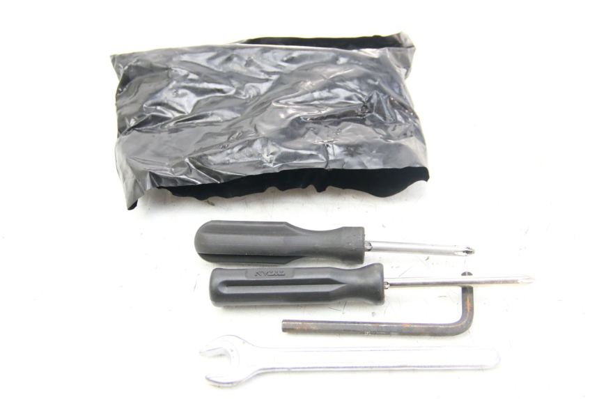 photo de ZESTAW NARZĘDZI PIAGGIO VESPA GRANTURISMO 125 (2003 - 2007) - Widok główny