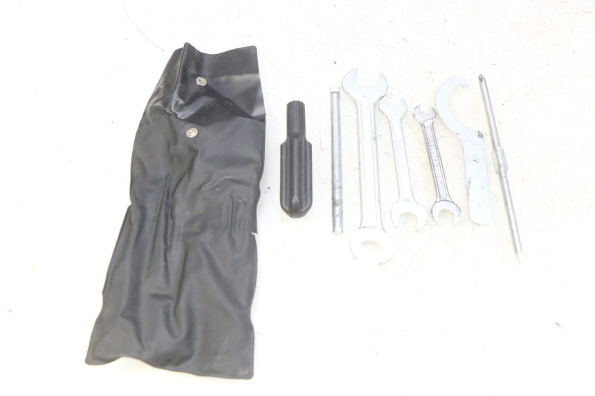 photo de ZESTAW NARZĘDZI YAMAHA XMAX X-MAX 125 (2006 - 2009) - Widok główny