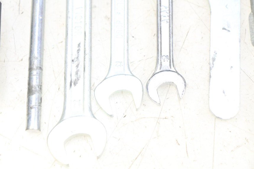 photo de ZESTAW NARZĘDZI YAMAHA XMAX X-MAX 125 (2006 - 2009) - Zbliżenie techniczne