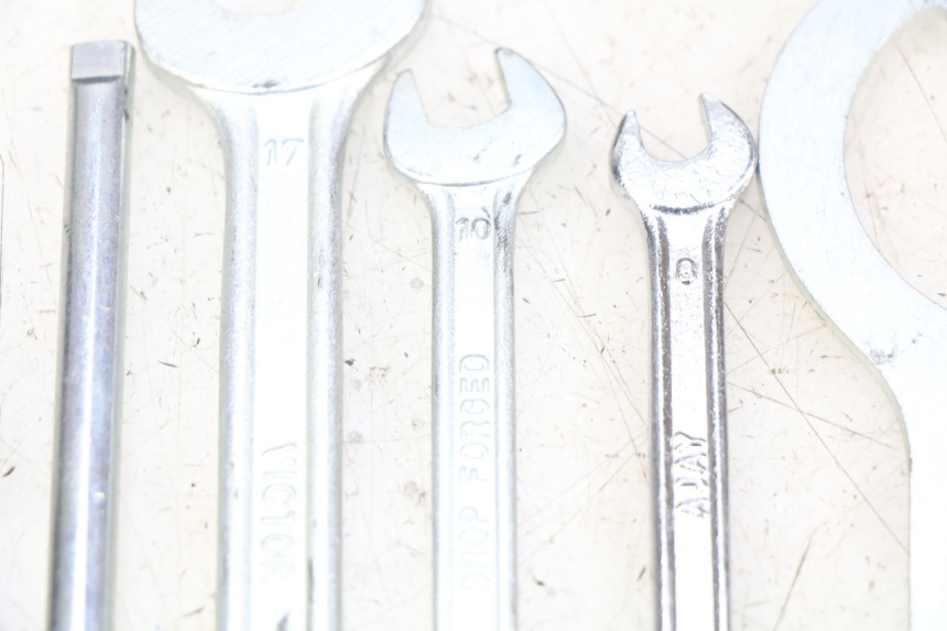 photo de ZESTAW NARZĘDZI YAMAHA XMAX X-MAX 125 (2006 - 2009) - Widok ogólny