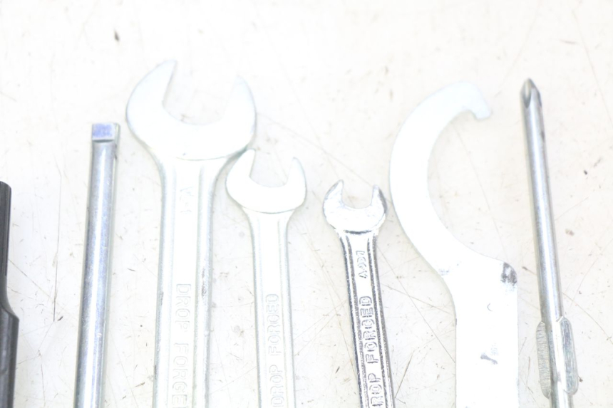 photo de ZESTAW NARZĘDZI YAMAHA XMAX X-MAX 125 (2006 - 2009) - Oznaczenia i referencje