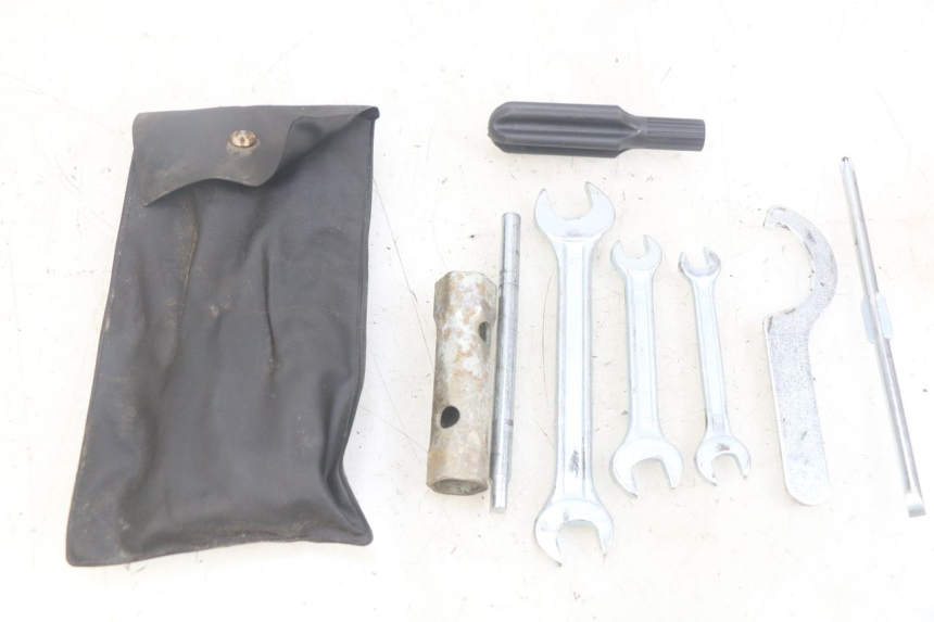 photo de ZESTAW NARZĘDZI YAMAHA XMAX X-MAX 125 (2006 - 2009) - Inny kąt widzenia