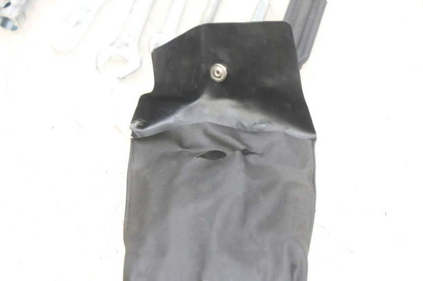 photo de ZESTAW NARZĘDZI YAMAHA X-MAX XMAX 250 (2006 - 2009) - Inny kąt widzenia