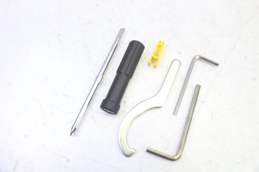 photo de ZESTAW NARZĘDZI YAMAHA XMAX X-MAX 125 (2021 - 2025) - Widok ogólny