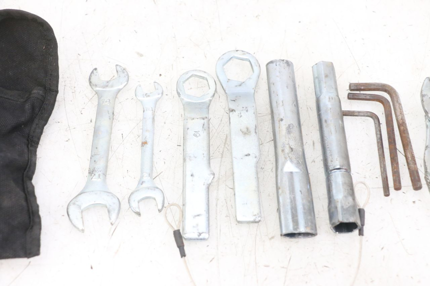 photo de ZESTAW NARZĘDZI YAMAHA XJ6 ABS 600 (2008 - 2016) - Szczegół części